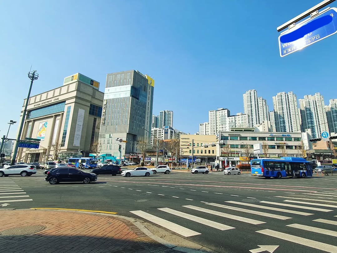 코로나 시대, 초등 1학년 엄마의 끝나지 않는 미션: 스펙터클 등하원&학원 픽업 스토리