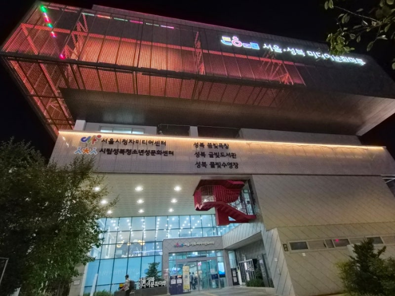 글빛도서관 독서계단 전경