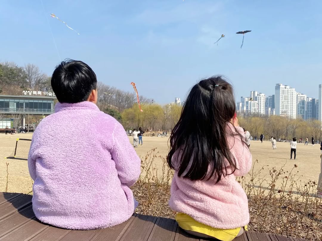 엄마와 아이들의 주말일기: 공원 나들이부터 그림일기까지, 소소한 행복 쌓기