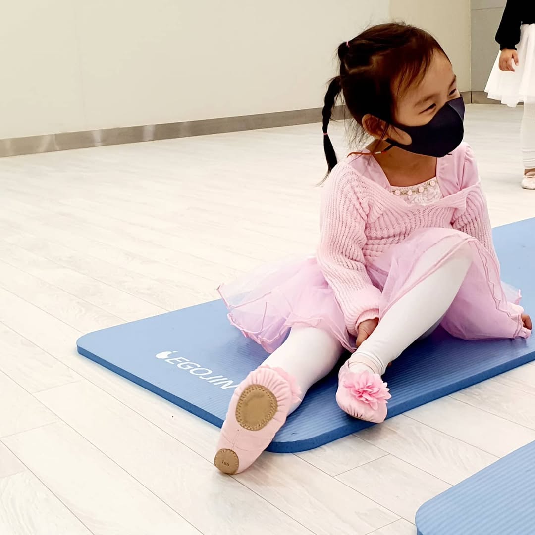 5살 딸의 설레는 첫 발레 수업: 예쁜 발레복 입고 꿈을 펼친 하루
