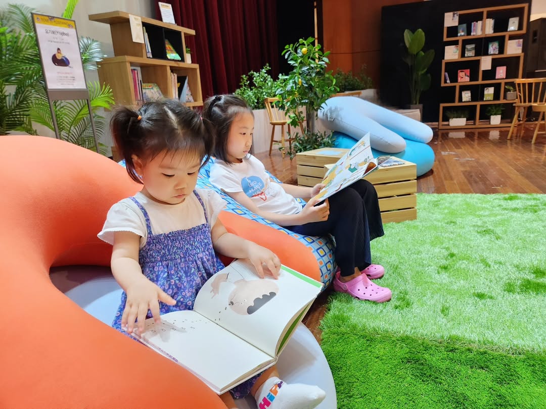 우리 동네 마켓에서 만난 뜻밖의 선물, '어디든 도서관' 힐링 방문기