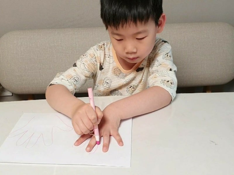 [엄마표놀이] 손과발을 본떠서 하는 메모리게임 | 가정의달 | 가족놀이 | 신체놀이 | homeschooling
