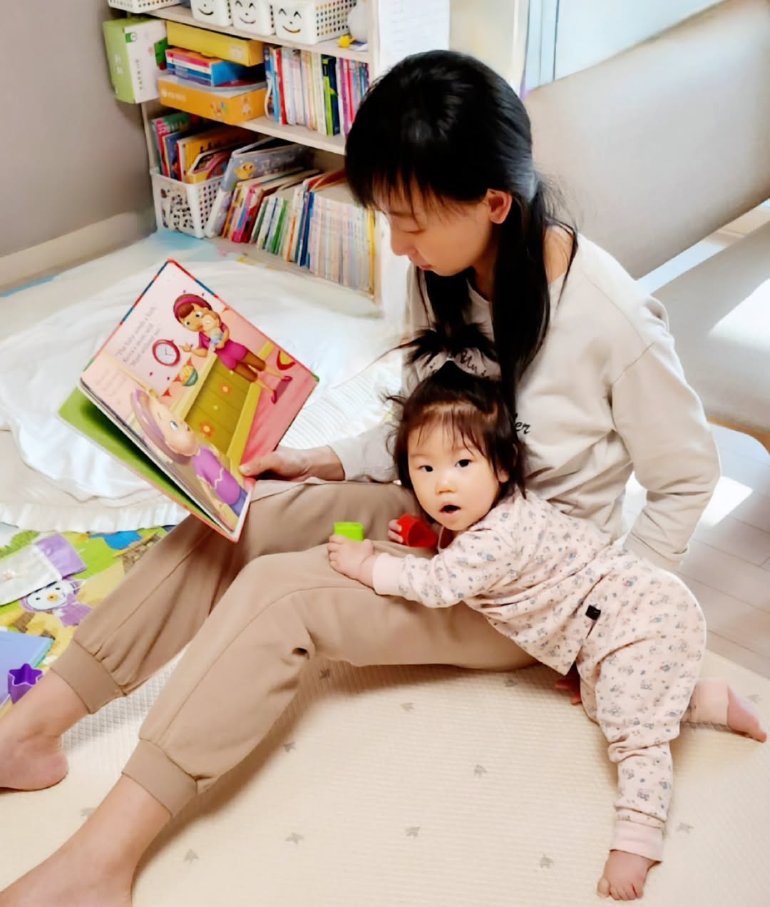 아기 책 읽어주기의 현실과 행복, 셋째 딸 윤지의 추억 상자를 열다