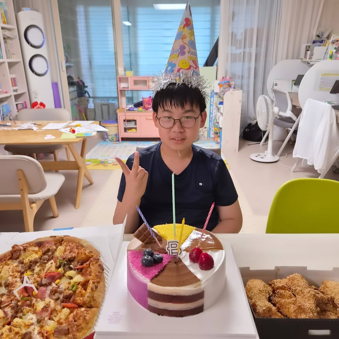 벌써 중학생? 윤찬이 생일파티, 웃음 가득한 가족 축하 현장!