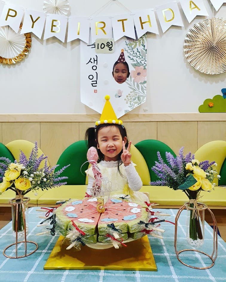 [육아일기] 10월은 너의 달! 어린이집 생일파티와 허수아비 변신 (feat. 답례품 없는 실속 파티)