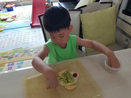 [엄마표놀이] 식빵으로 물고기 ,오징어 표현하기