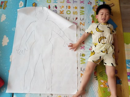 [엄마표놀이] 전지에 나의 몸 그리고, 꾸미기