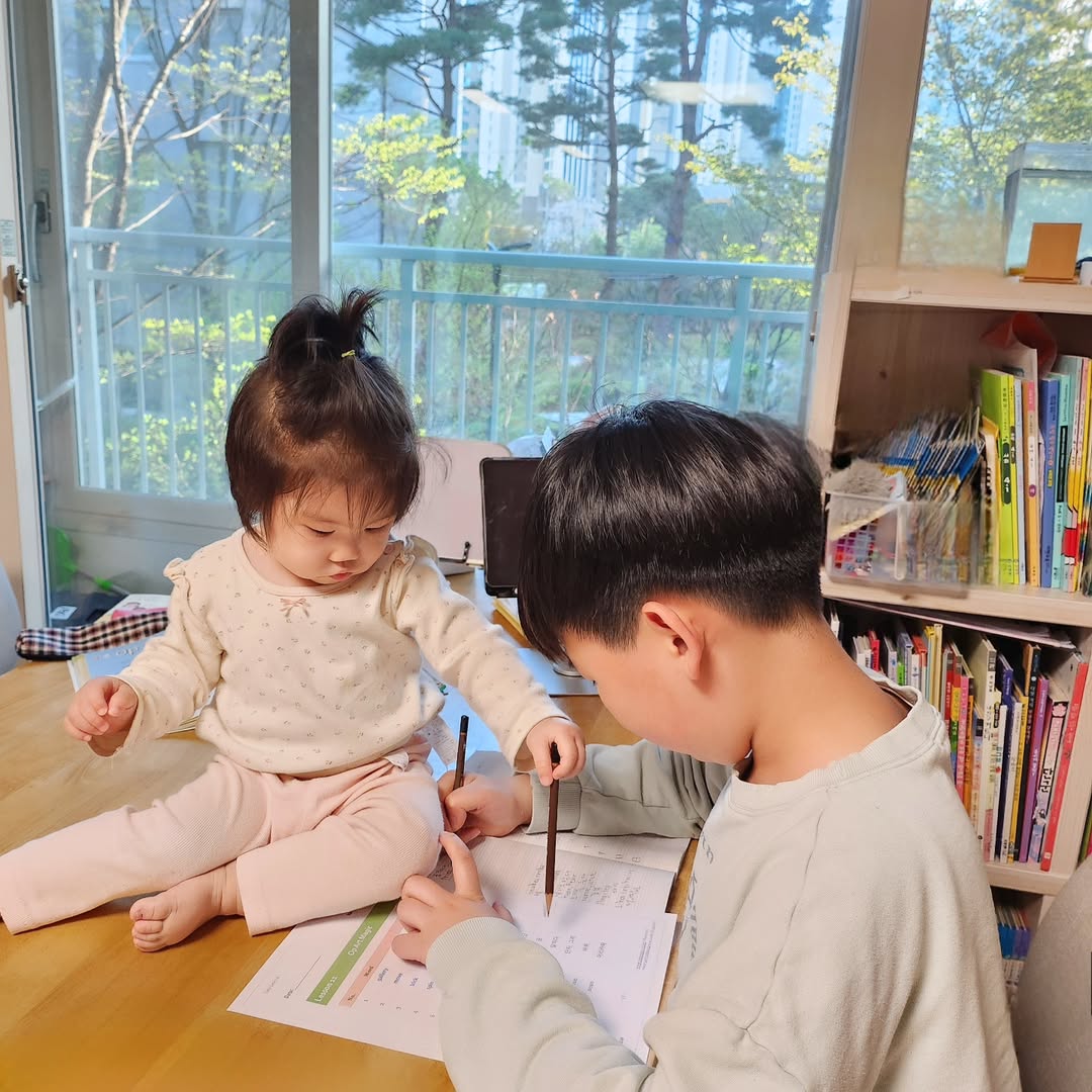 오빠 문제집 낙서 사건! 천사 오빠 윤찬의 '괜찮아' 한마디에 담긴 남매 사랑