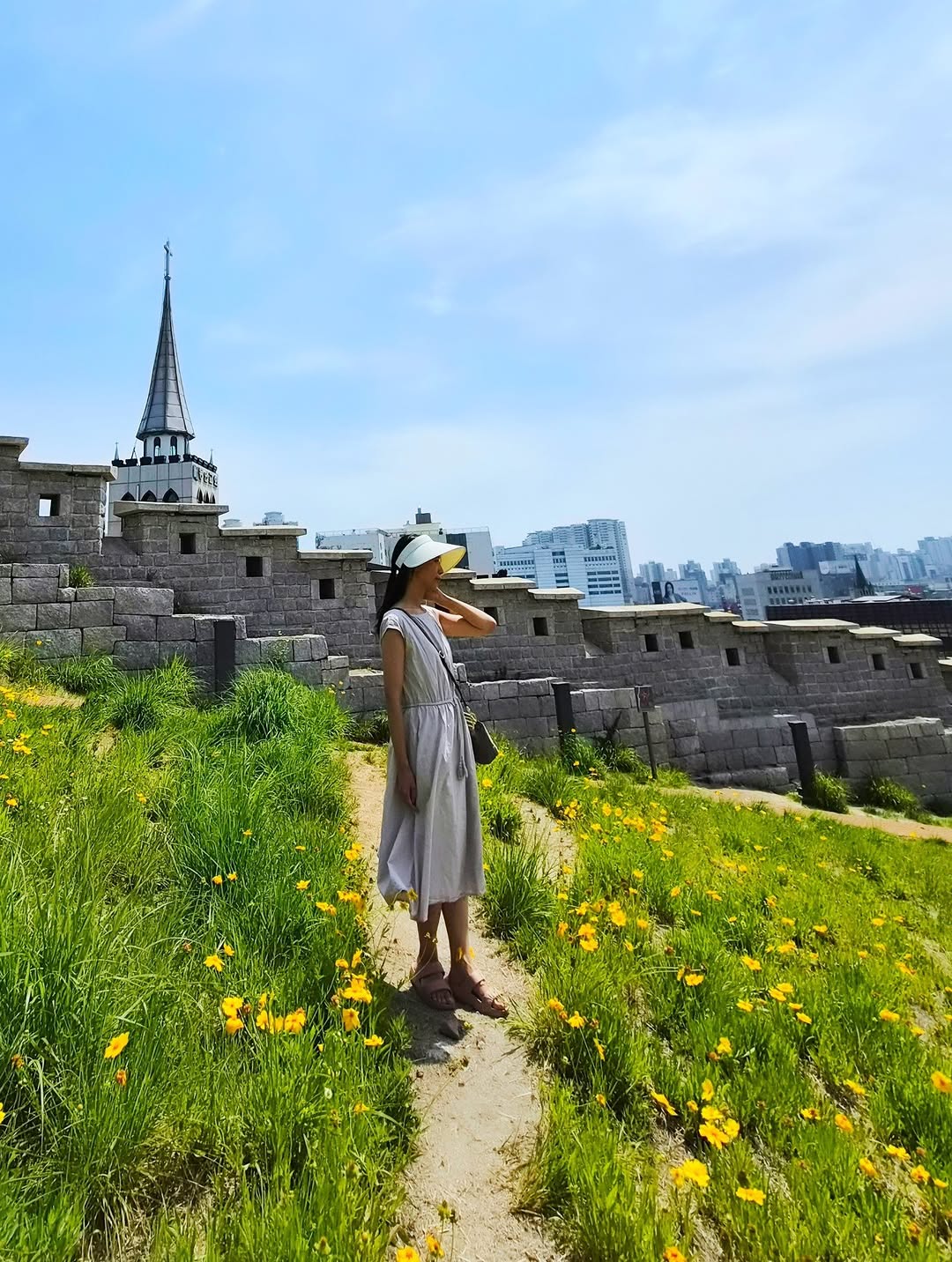 서울 도심 속 힐링 코스: 흥인지문공원 금계국부터 한양도성박물관까지, 아이와 함께 즐기는 역사 나들이!