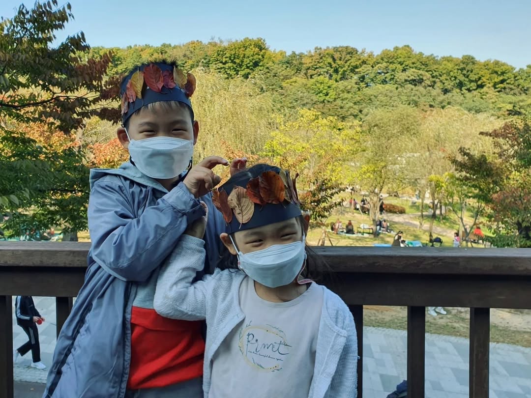 가을을 담은 특별한 놀이터! 알록달록 나뭇잎으로 즐기는 창의력 UP 놀이법 🍁