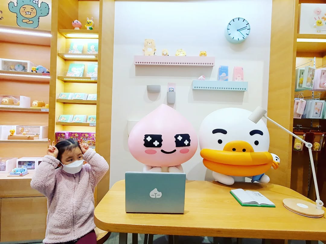 DDP에서 펼쳐진 딸과의 특별한 하루: 카카오프렌즈샵부터 신비로운 빛의정원까지!