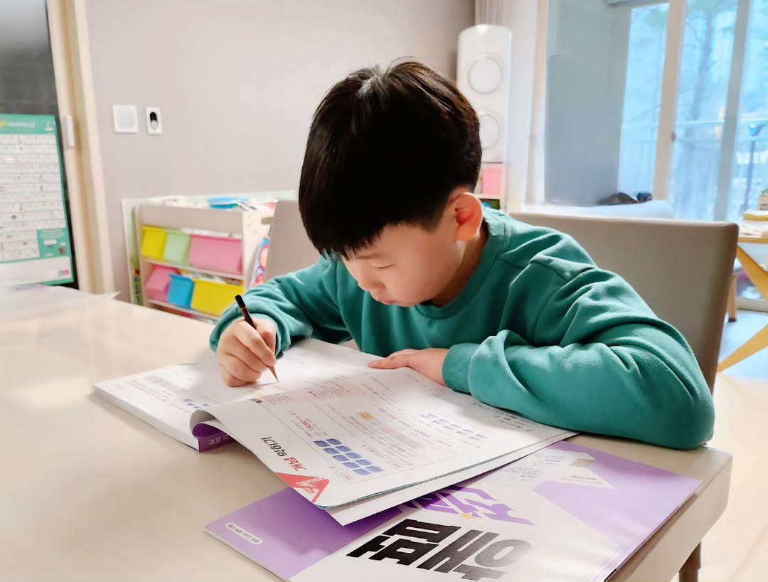 초등 4학년 수학 예습, '수학리더 기본+응용'으로 완벽하게 준비하는 홈스쿨링 팁